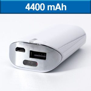 POWER BANK OVALADA CON LAMPARA LED CAPACIDAD 4,400 mAh INCLUYE CABLE CON 5 ADAPTADORES